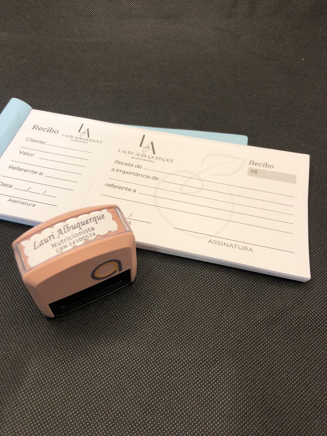 Bloco de recibo e carimbo personalizado